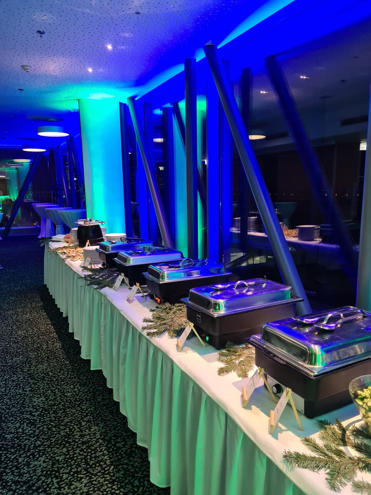 Buffet von charlyfresh bei einer Abendveranstaltung im Catamaran Wien