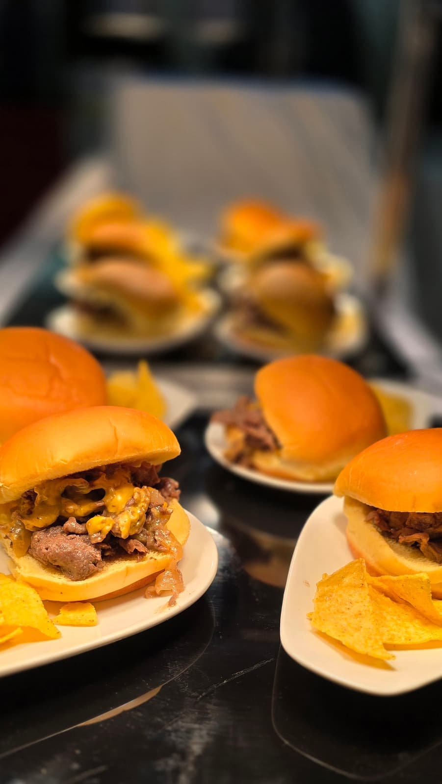Mini-Burger frisch angerichtet am Abendbuffet