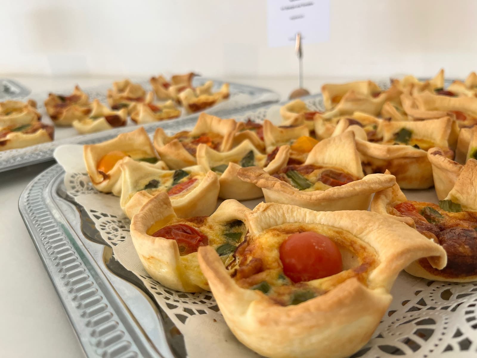 Herzhafte Blätterteig-Tartelettes mit Gemüse